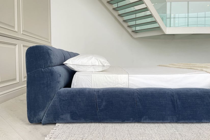 Tufty-Bed in blue fabric B&B Italia - 3