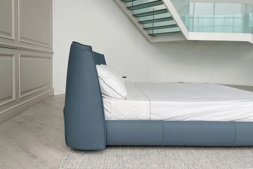Archibald Blue Leather Bed (Expo Offer) Poltrona Frau - 3