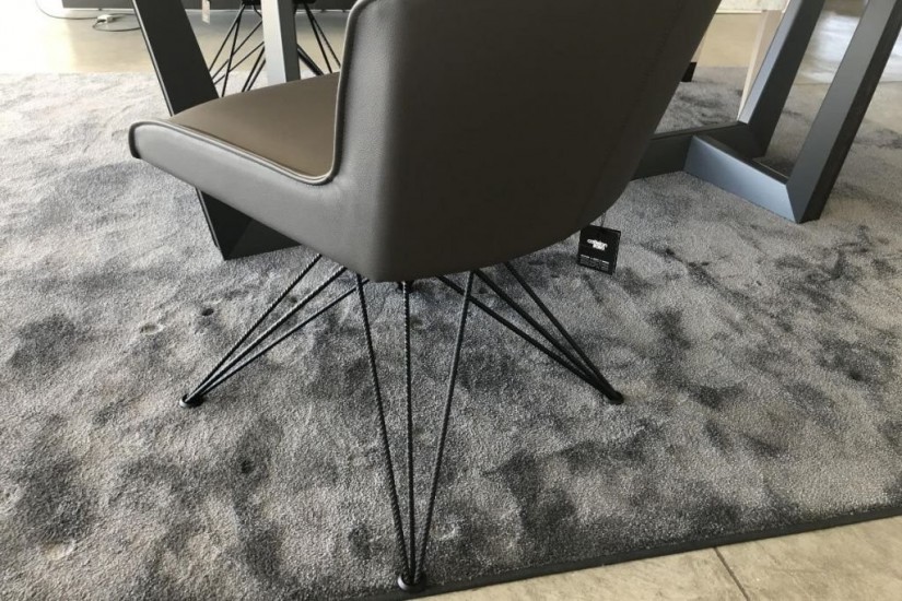 Chaise Flaminia couleur gris foncé (Offre Expo)