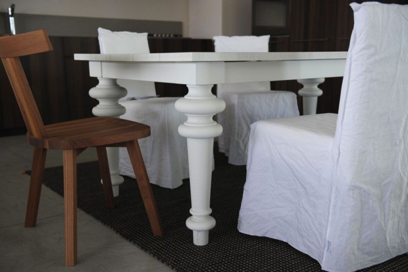 Gray extendable Table (Expo Offer)