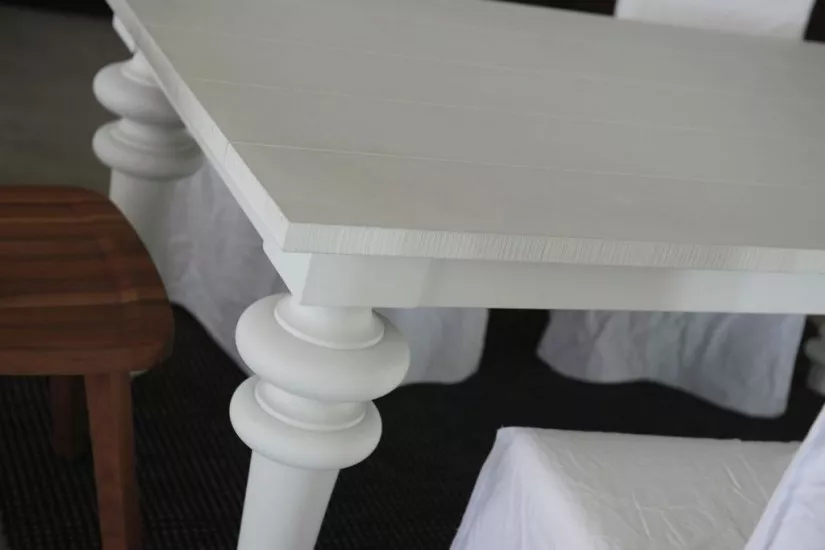 Gray extendable Table (Expo Offer)