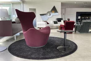 Grande Papilio Armchair in purple (Expo Offer) 2