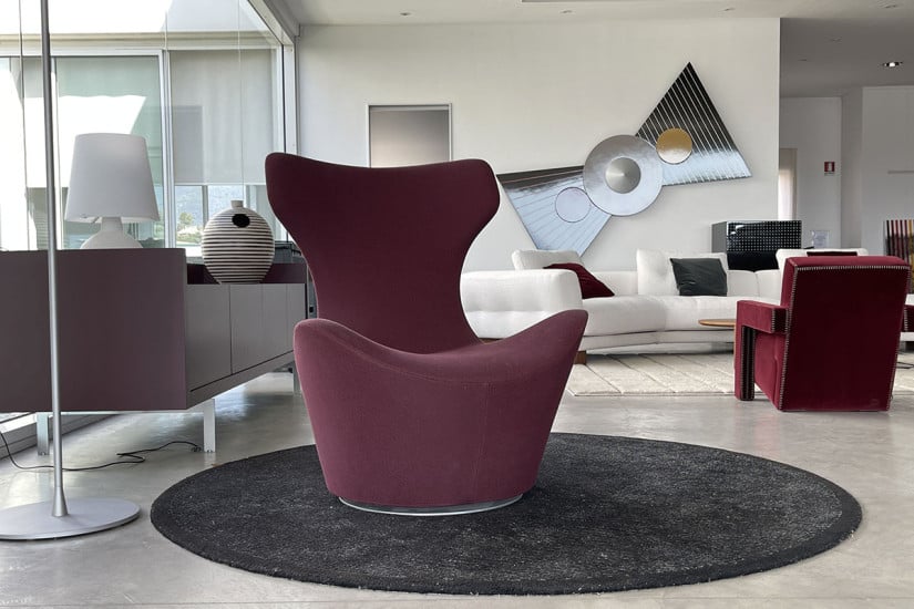 Grande Papilio Armchair in purple (Expo Offer)