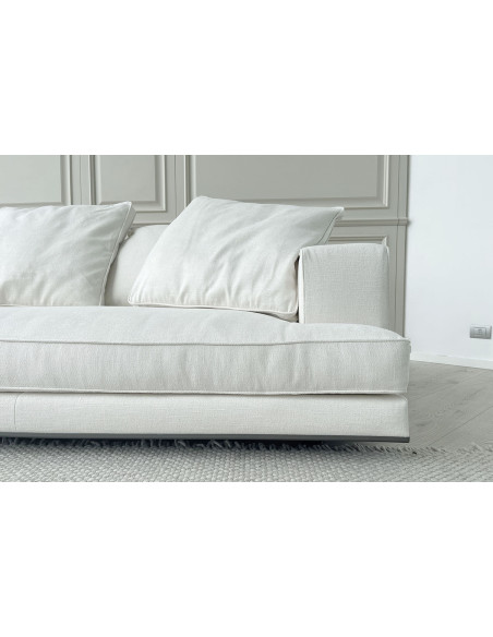 Arbiter Sofa (Expo Offer)